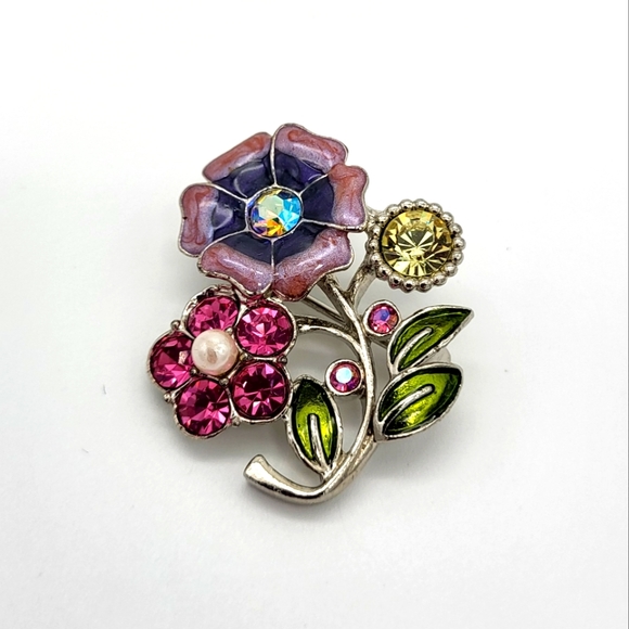 Jewelry - Vintage flower pin
